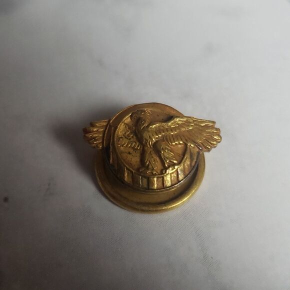 WW II Honorable Discharge Gold Eagle Lapel Pin - Picture 1 of 7